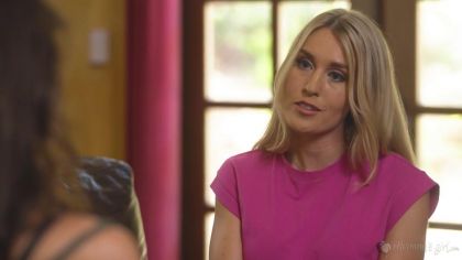 Фигуристые лесби сидят на лице и сладко стонут №1