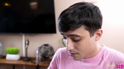 Молодые сучки делятся членом друга на Пасху №1