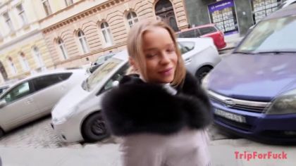 Телка с круглой попкой отдалась первому встречному №1