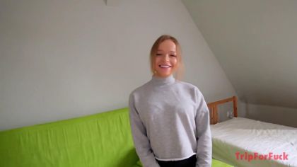 Телка с круглой попкой отдалась первому встречному №2