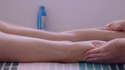 Лесби растрахала все дырки подруги до оргазма №2