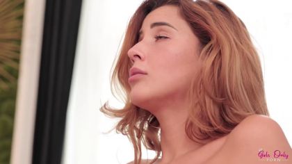 Сладкие подружки лижут письки и дрочат вибратором №9