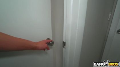 Лапает соски сестры и просит раздвинуть ноги №1