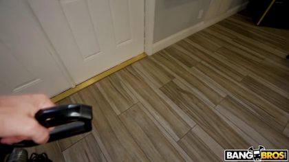 Чернокожая горничная трахается за чаевые №1