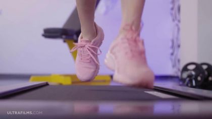 Гимнастка трахается в спортзале со спортсменом №1