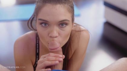 Гимнастка трахается в спортзале со спортсменом №3