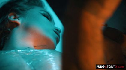 Парни оттрахали все дырки похотливой давалки №2