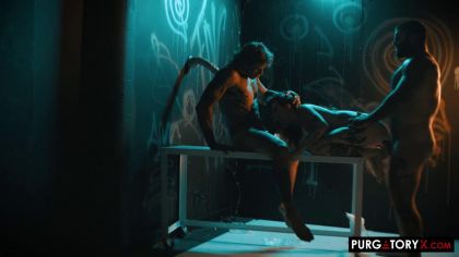 Парни оттрахали все дырки похотливой давалки №7