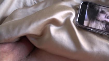 Студентка в очках прыгает на члене брата №1