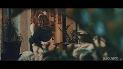 Мужик красиво трахает молодую жену с мокрой пиздой №2