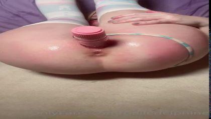 Шлюха раздолбала все дырки игрушками и кончила №5