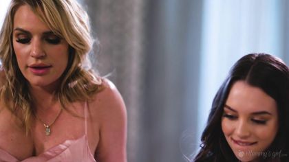 Лесби села на лицо мачехи с большими сиськами №3