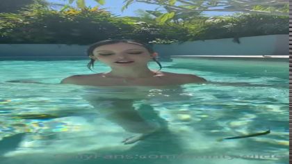 Телка дрочит член сиськами и ебется в бассейне №1