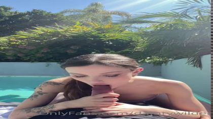 Телка дрочит член сиськами и ебется в бассейне №3