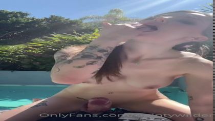 Телка дрочит член сиськами и ебется в бассейне №9