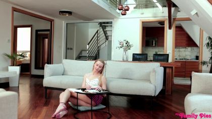 Телка показала отчиму письку и получила трах №1