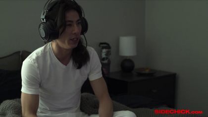 Телка трахнула азиатского соседа после отсоса №1