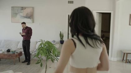 Брюнетка в красивом белье балует мужа киской №1