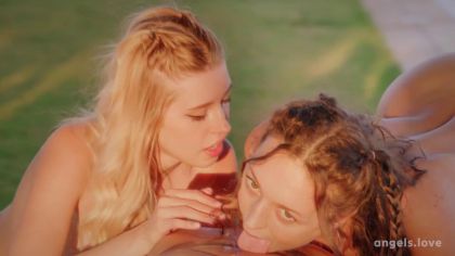 Красивый секс у бассейна с двумя молодыми девками №10