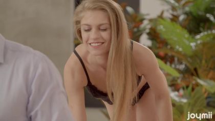 Красиво лижет блондинке перед еблей в киску №1