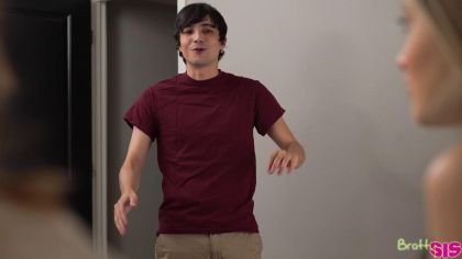 Рыжая соска делится хуем с горячей блондинкой №1