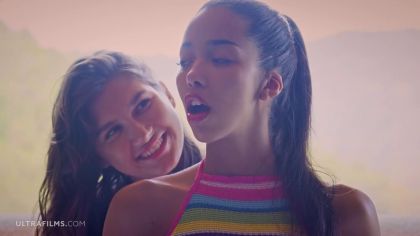 Худые лесби эротично лижут узкие дырки №1