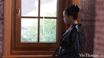 Лесби лижет негритянке в ванне очень эротично №1