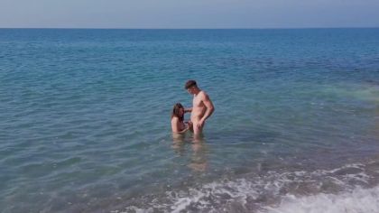 Красивый секс на пляже со стройной сучкой №1