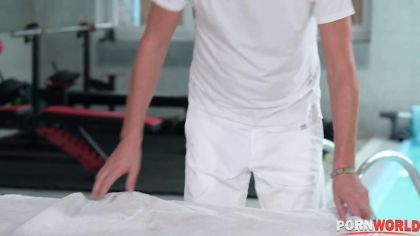 Спортсменка в масле хочет ЖМЖ с трахом в два члена №4