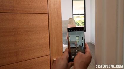 Показала брату мокрую письку для горячего траха №1