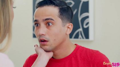 Предложил ЖМЖ сестре и подруге на столе №3