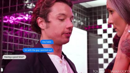 МЖМ в туалете с блондинкой и горячими парнями №1