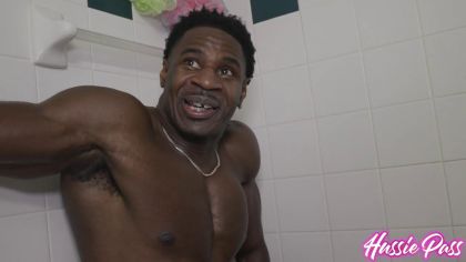 Силиконовая милфа выебана огромным членом №10