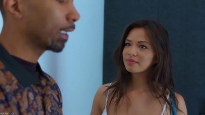 Негр трахает азиатку с подстриженной писькой №1