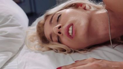 Лесби хочет кончить от страпона в пизде №3