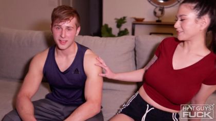 Качок долбит в пизду брюнетку после минета №1