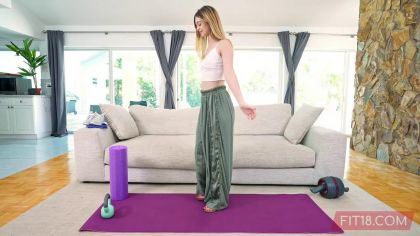 18 летняя сучка пришла за славой на секс кастинге №1