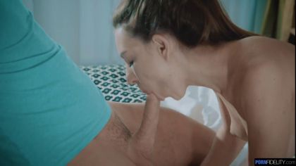 Соблазнила друга упругой попкой на горячий трах №3