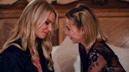 Зрелая баба ебет двух лесби на день Влюбленных №1