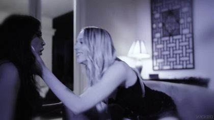 Девушки сосут клиторы в тройничке с мужиком №10