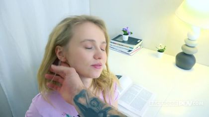 Вскрыл членом все дырки молодой подруги №1