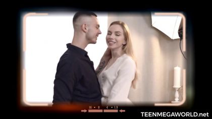 Русские парни долбят блондинку с двойным проникновением №1