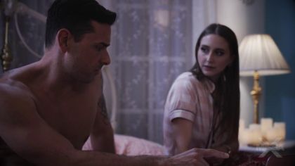 Стройная сучка с подстриженной писькой просит оргазма №3