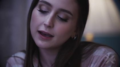 Стройная сучка с подстриженной писькой просит оргазма №4