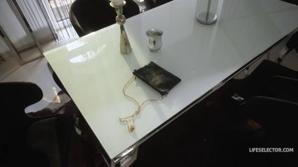 Дал сучке за щеку и трахнул после лизания яиц №1