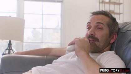 Красивая сучка решила отсосать папке №10