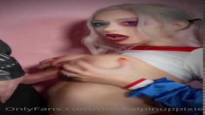 Ебет блондинку между сисек и в письку до упора №2