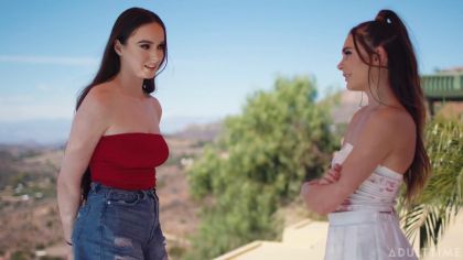 Секс лесбиянок на кемпинге с нежным куни №1