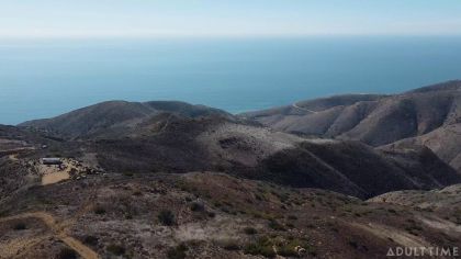 Секс лесбиянок на кемпинге с нежным куни №10