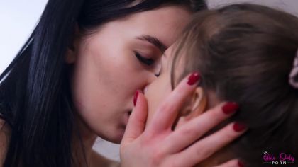 Лижет пизду сисястой лесби до сладких стонов №8